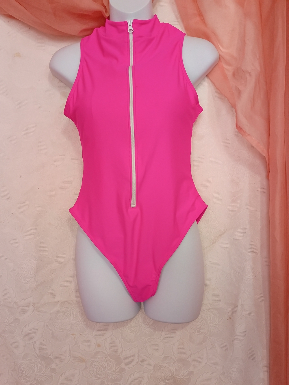 Ladies Sleeveless Zip-Front One-Piece in Bright Pink Sz M